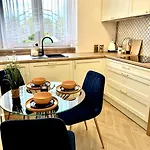 B&W Luxurious Apartment In The Heart Of Wroclaw