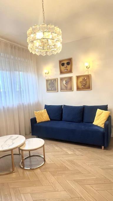 B&w Luxurious In The Heart Of Apartment Wroclaw