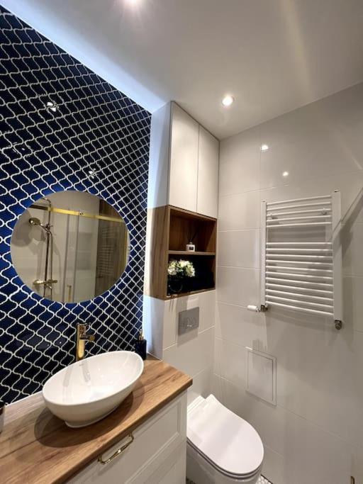 B&w Luxurious In The Heart Of *